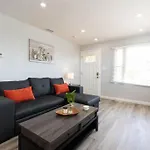 Lovely 2Bedroom Condo With Free Parking On Premise
