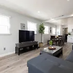 Lovely 2Bedroom Condo With Free Parking On Premise