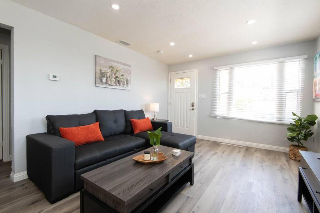 Lovely 2bedroom With Free Parking On Premise Apartment