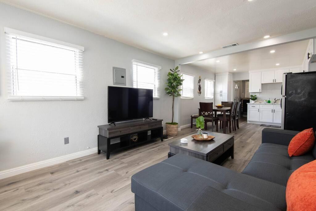 Lovely 2bedroom With Free Parking On Premise *
