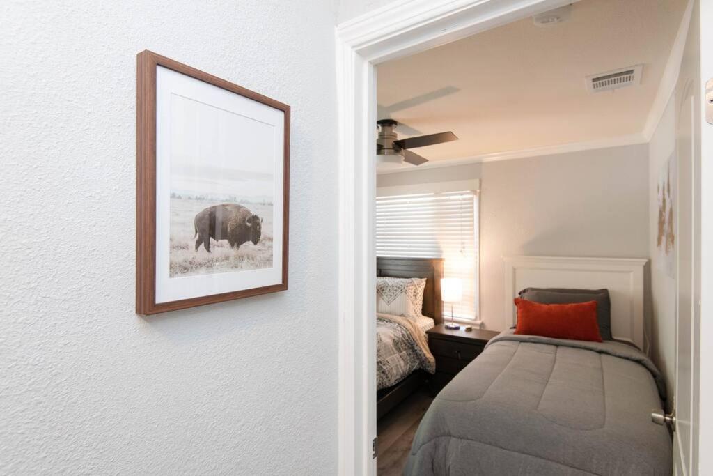 Lovely 2bedroom With Free Parking On Premise Apartment *
