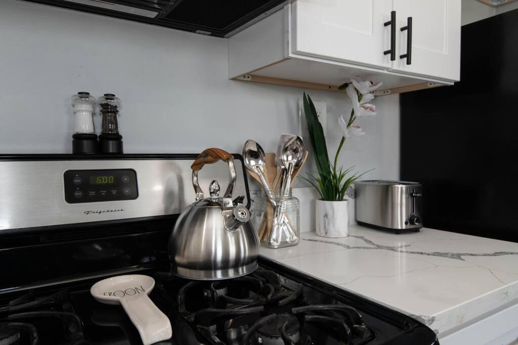 Apartment Lovely 2bedroom With Free Parking On Premise Los Angeles