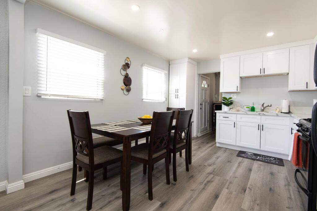 Lovely 2bedroom With Free Parking On Premise *