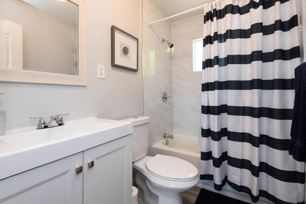 Lovely 2bedroom With Free Parking On Premise Los Angeles